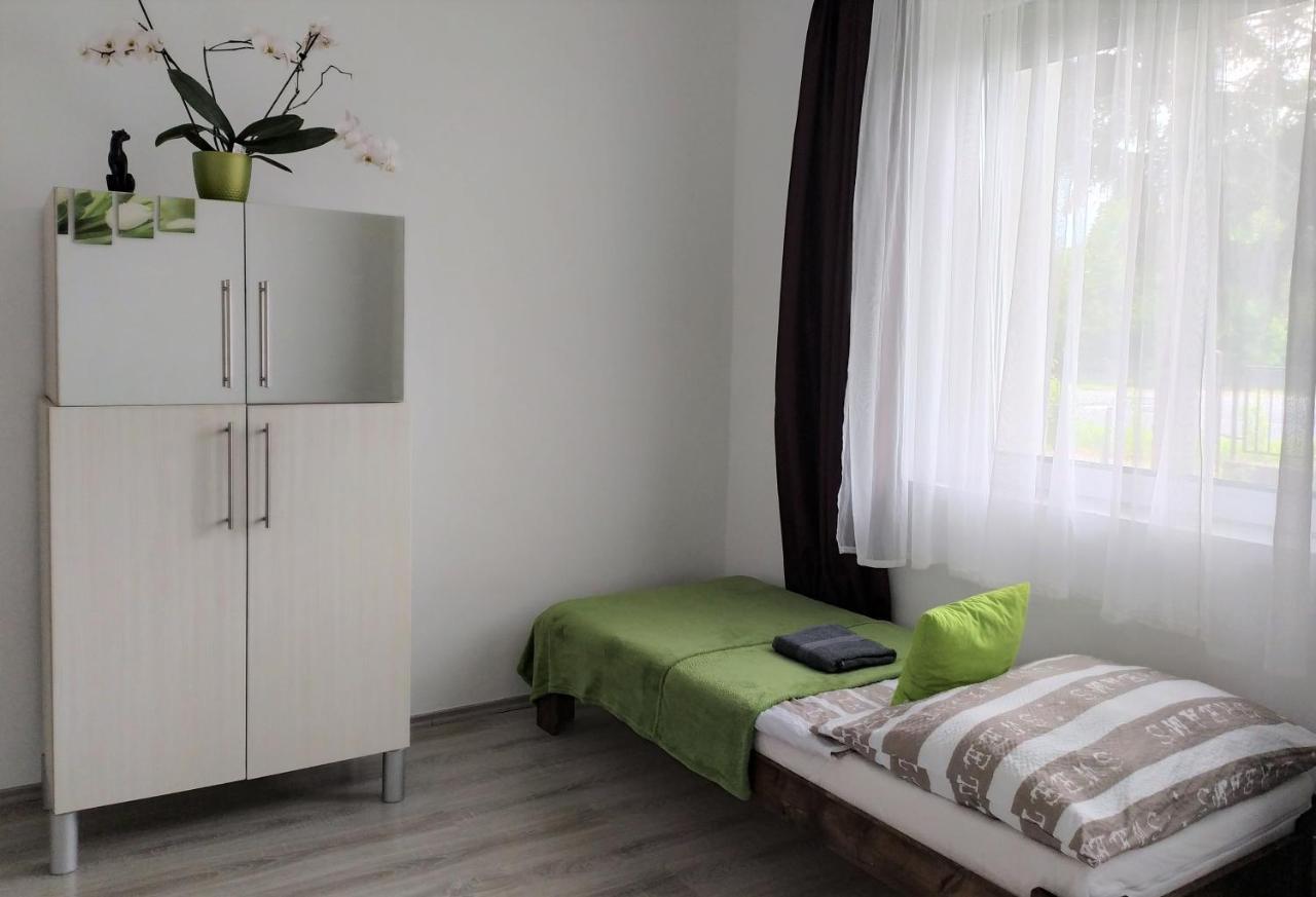 Elizabeth Vendeghaz Balatonfuzfon A Strandnal ภายนอก รูปภาพ